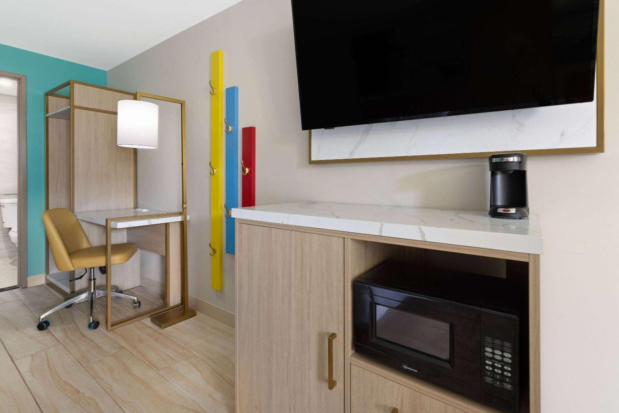 The Vibes Hotel, Trademark Collection By Wyndham Wildwood Exterior photo